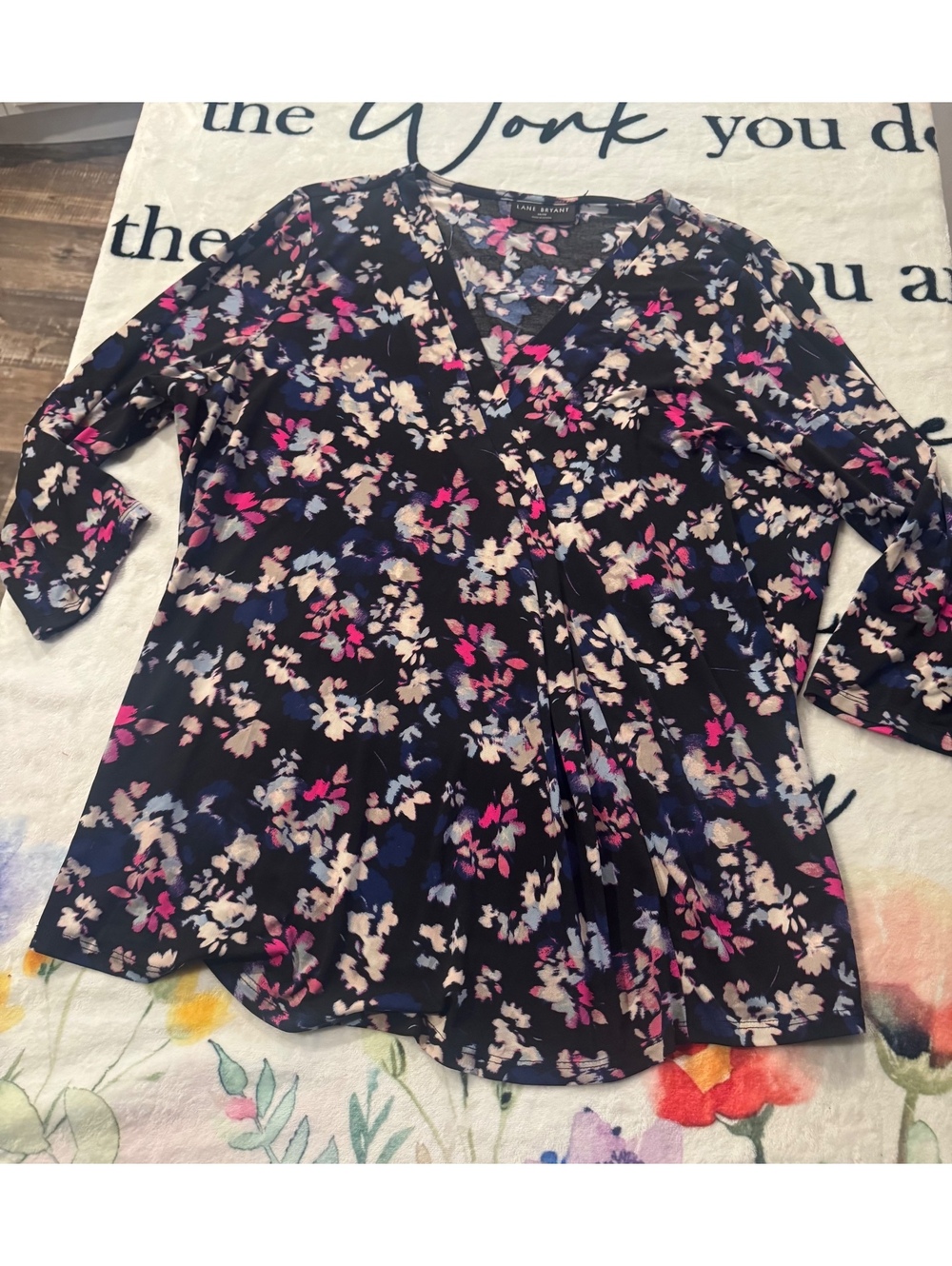Lane Bryant Multicolor floral print and classic V-neck; Plus size 18/20